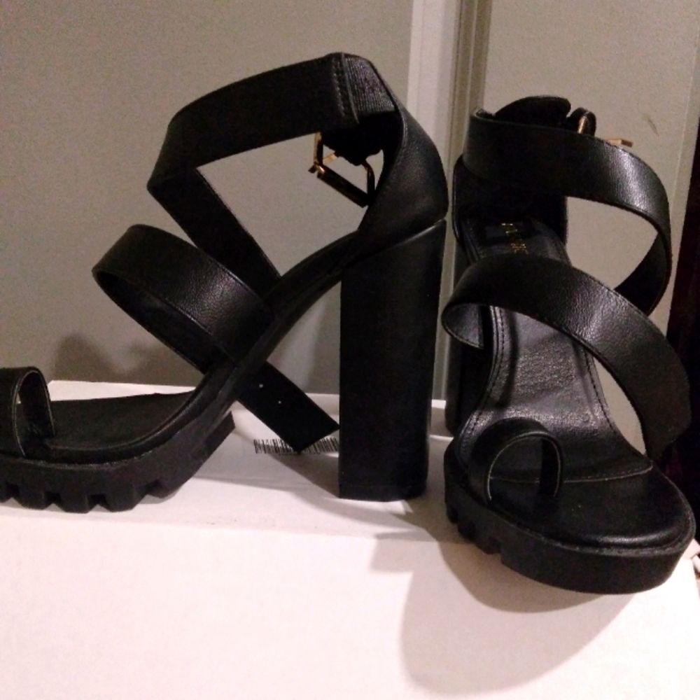 Fashion Nova heeled Sandels